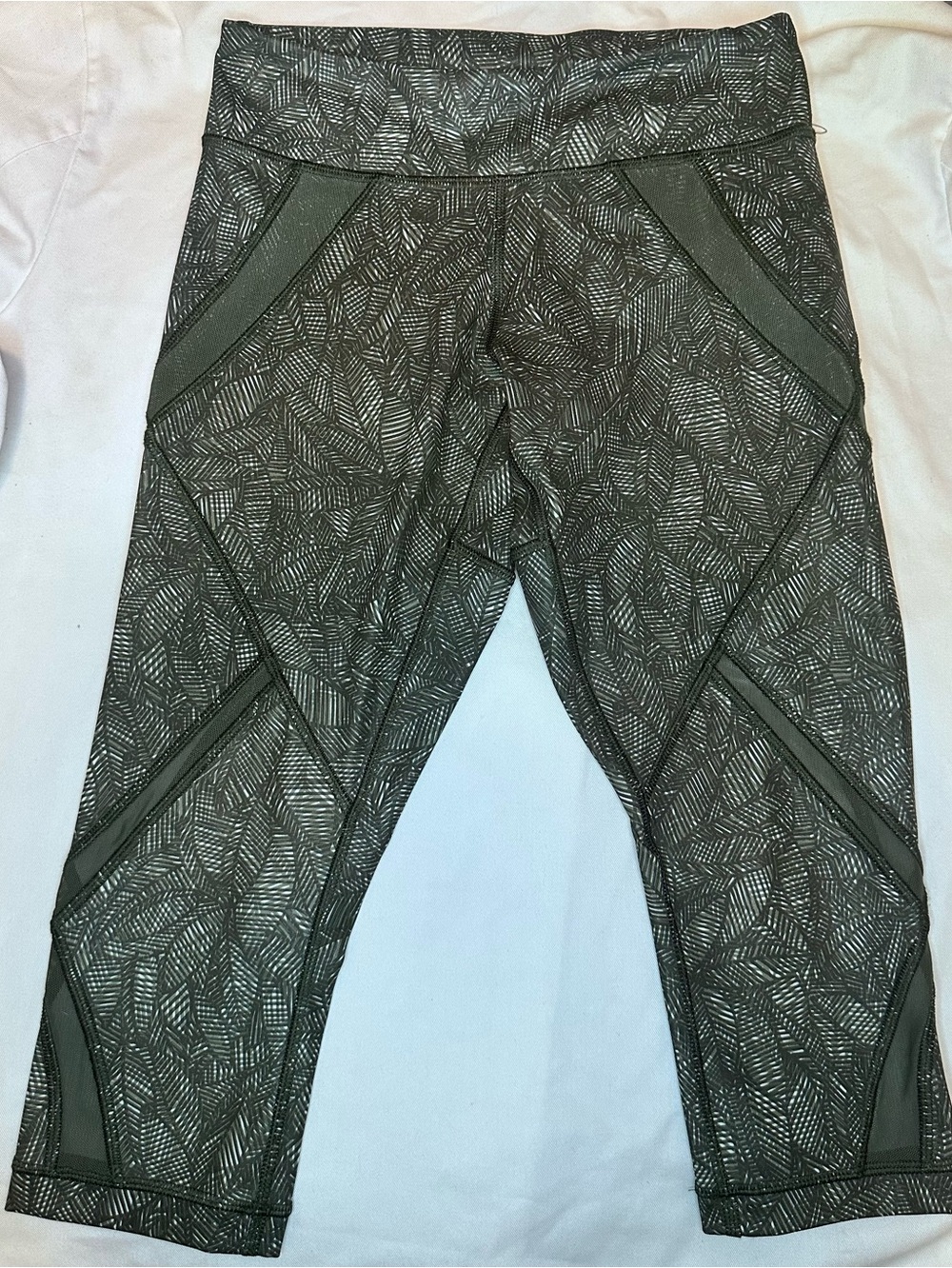 Lululemon Cool to Street Crop Leggings Size 4 Jazzy White Gator Green Mesh